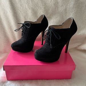 Forever 21 black healed boots. Womens 7